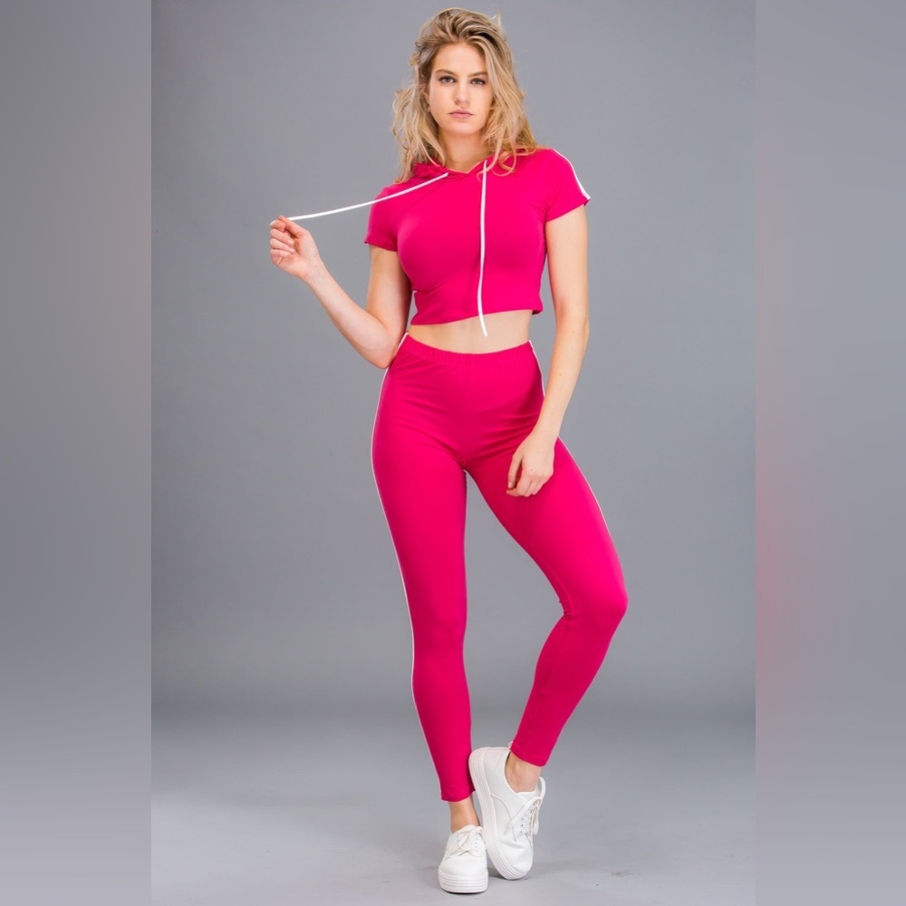 Hooded Crop Top and Leggings 2 Piece Set w/ Side Stripe Detail| NEW/NWT!!💓👟🏋️